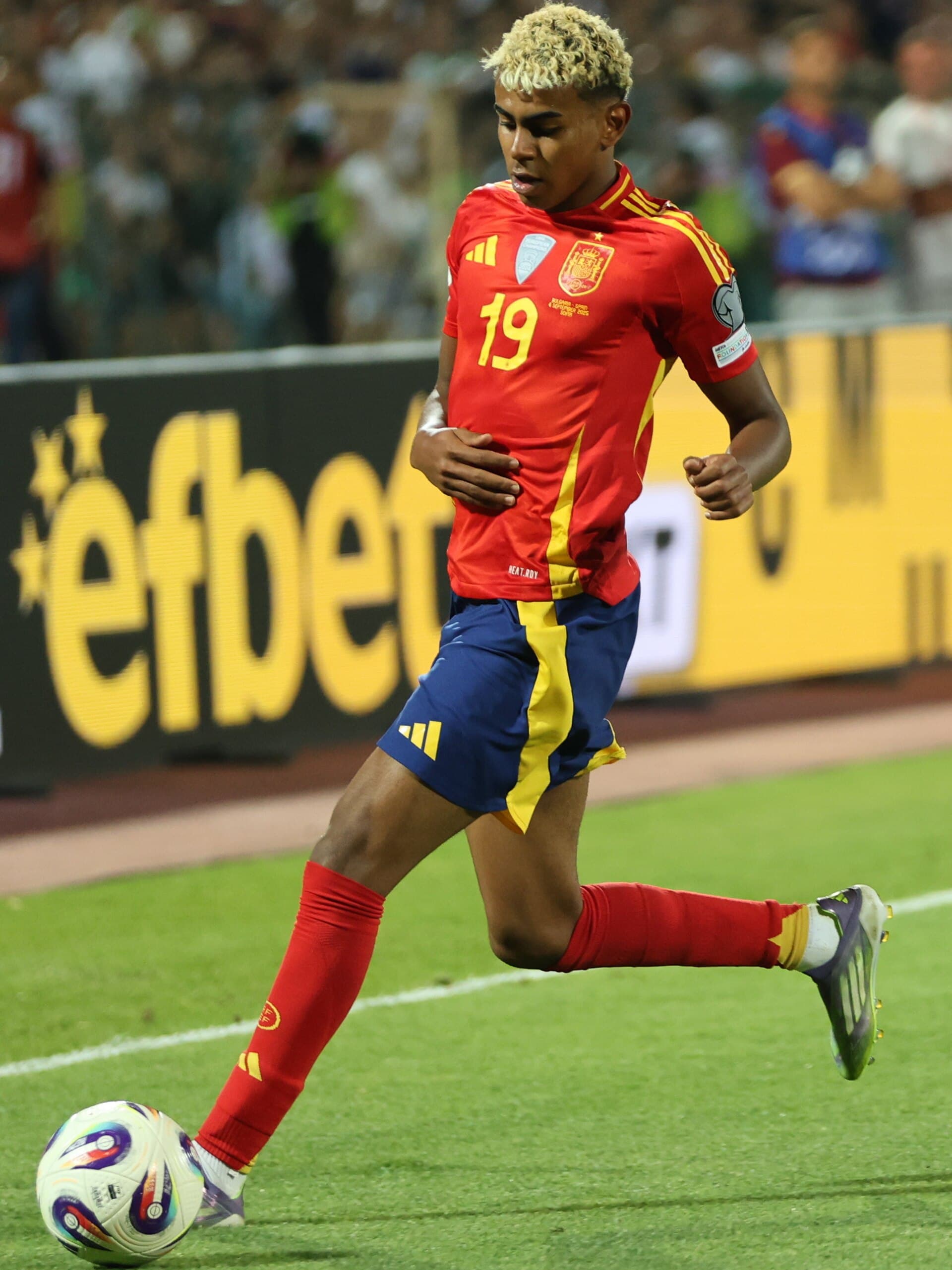 Lamine Yamal in 2025 (cropped2)
