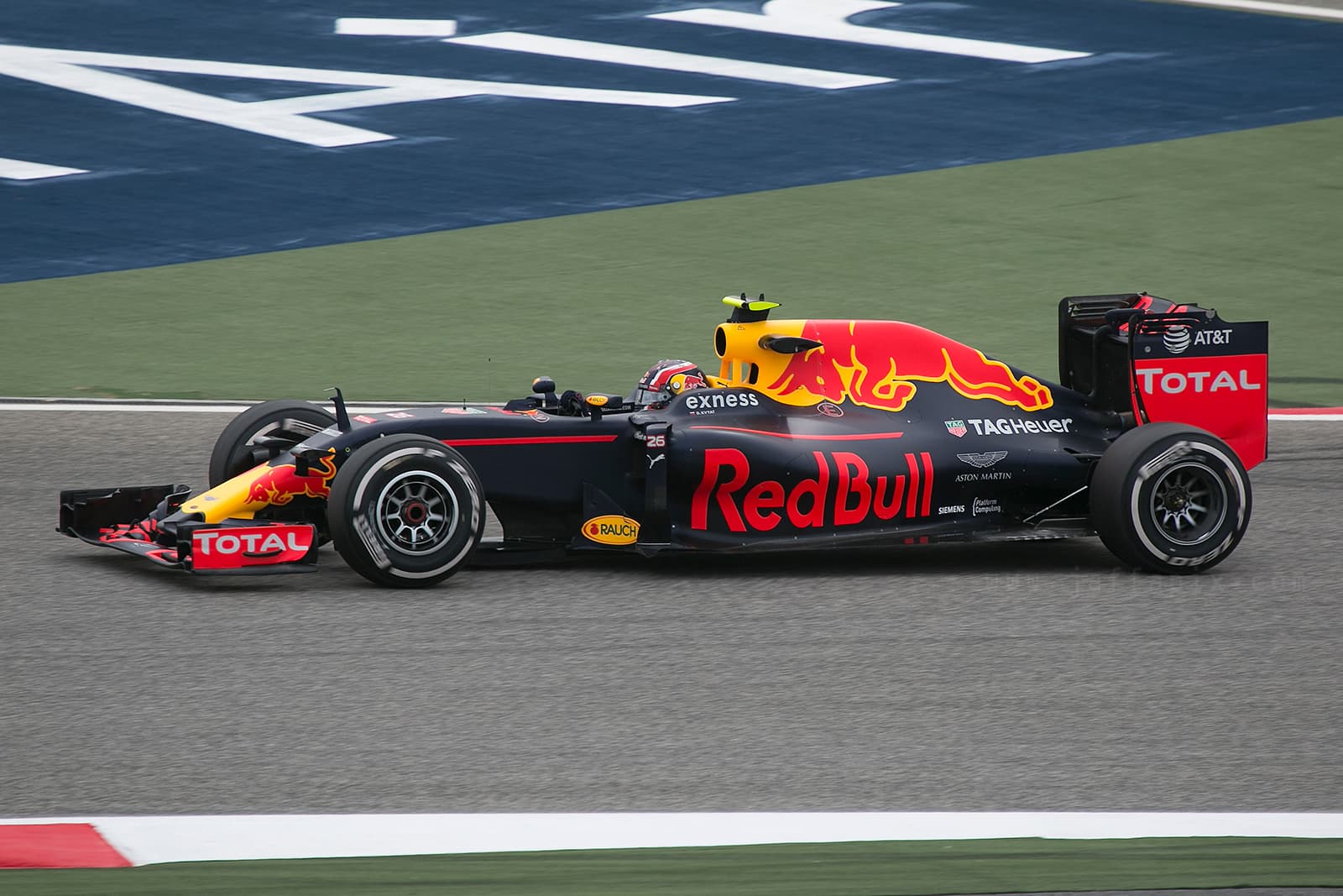 Kvyat Bahrain 2016
